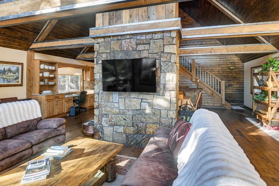 Wyoming Cabin w/ Hot Tub & Mountain-View Deck Cabin in Star Valley Ranch