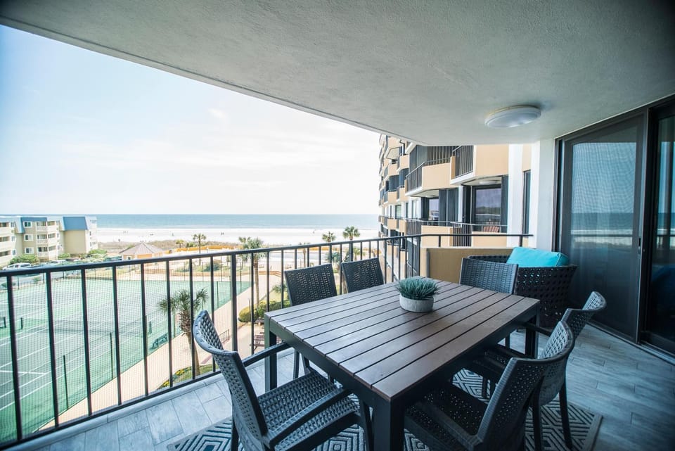 Maisons-Sur-Mer 208 - Ocean View - Shore Drive House in South Carolina