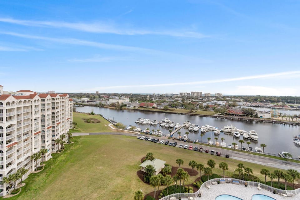 Barefoot Resort - North Tower 1302- Windy Hill House in North Myrtle Beach