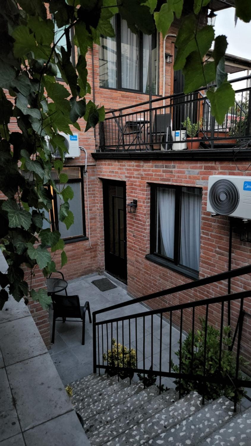 Property building, Patio, Day, Balcony/Terrace
