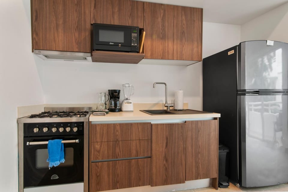 Coffee/tea facilities, Kitchen or kitchenette, microwave, oven, toaster