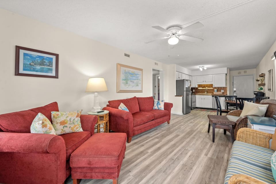 Finestere A1- Oceanfront - Cherry Grove Section House in North Myrtle Beach