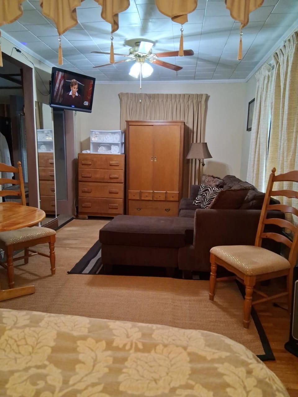 Efficiency Apt - Airport and UofR at Strong Hospital Area - Professionals Welcomed Apartment in Brighton