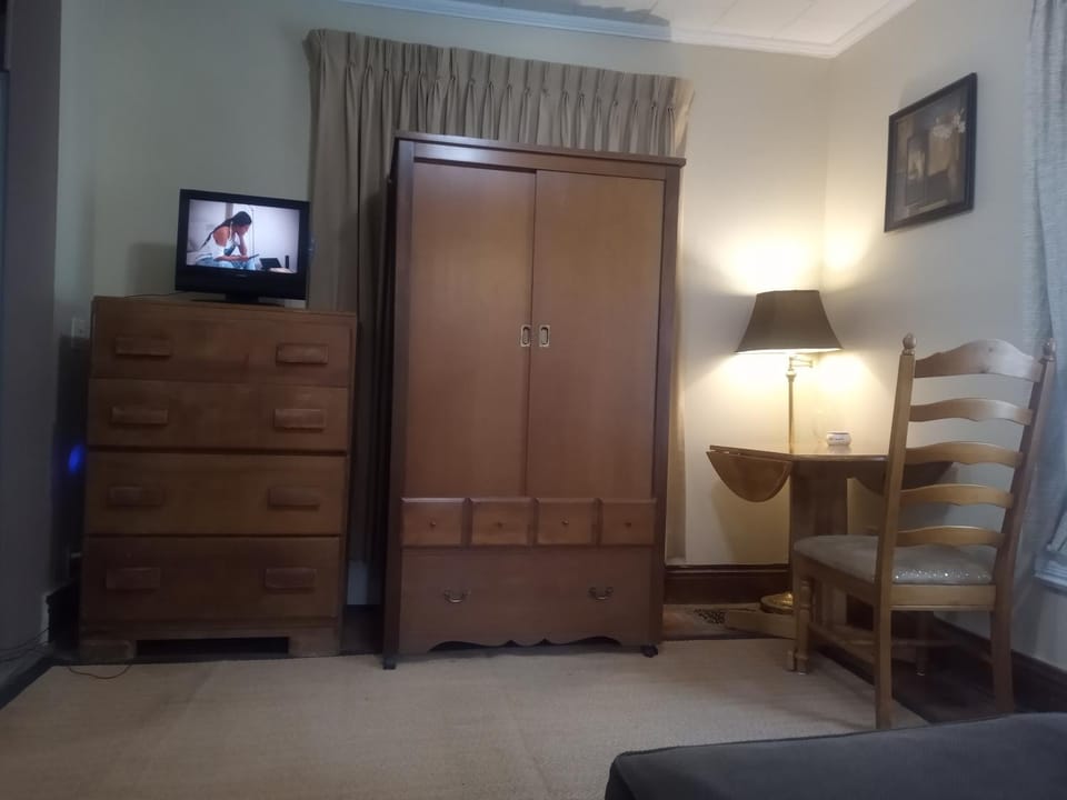 Efficiency Apt - Airport and UofR at Strong Hospital Area - Professionals Welcomed Apartment in Brighton