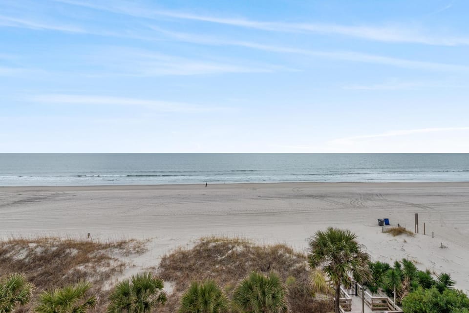 Pelicans Landing 403 - Oceanfront - Shore Drive Section House in South Carolina