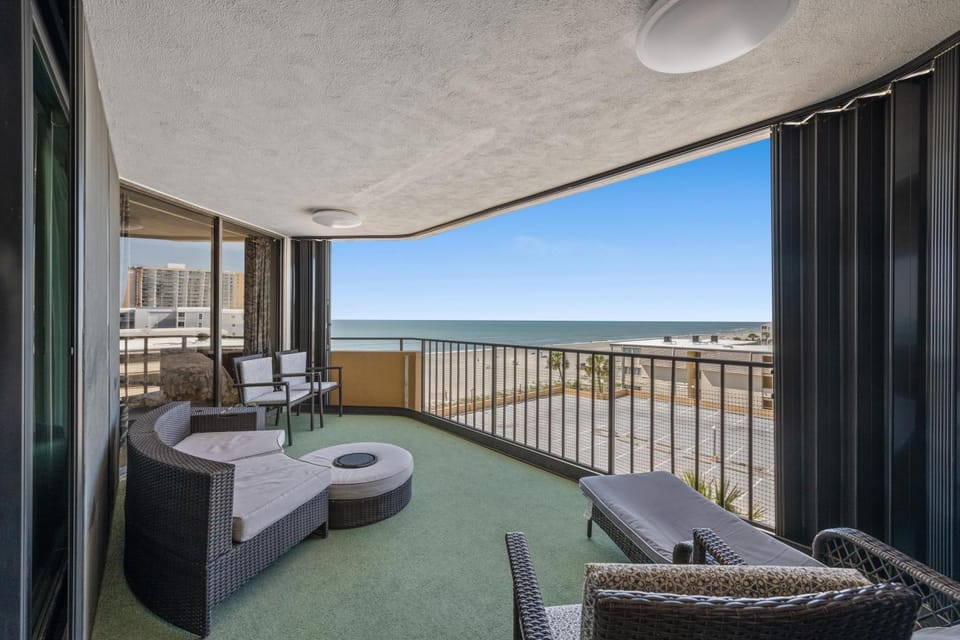 Maisons-Sur-Mer 302 - Ocean View - Shore Drive House in South Carolina