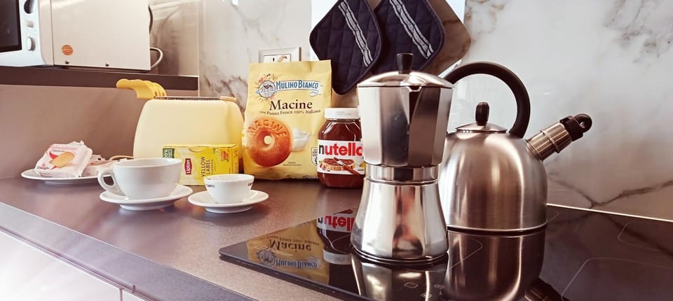 Kitchen or kitchenette, Breakfast