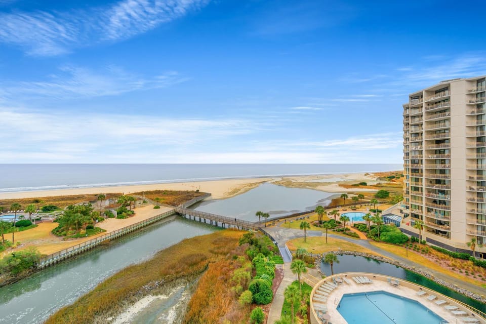 Ocean Creek Resort E8 -Oceanfront - Windy Hill House in Briarcliffe Acres