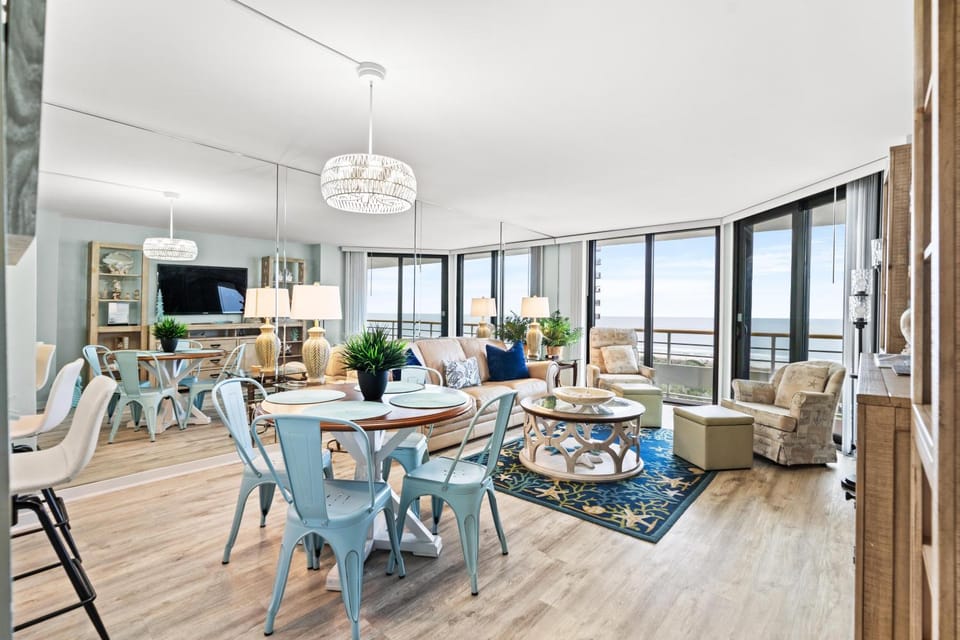 Ocean Creek Resort E8 -Oceanfront - Windy Hill House in Briarcliffe Acres