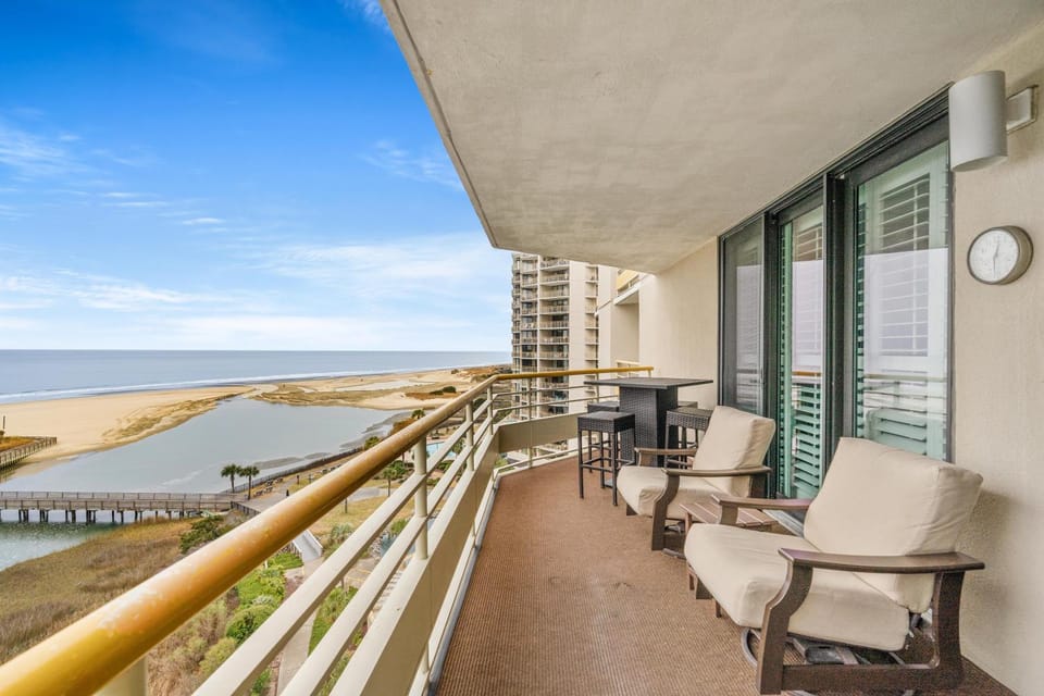 Ocean Creek Resort E8 -Oceanfront - Windy Hill House in Briarcliffe Acres