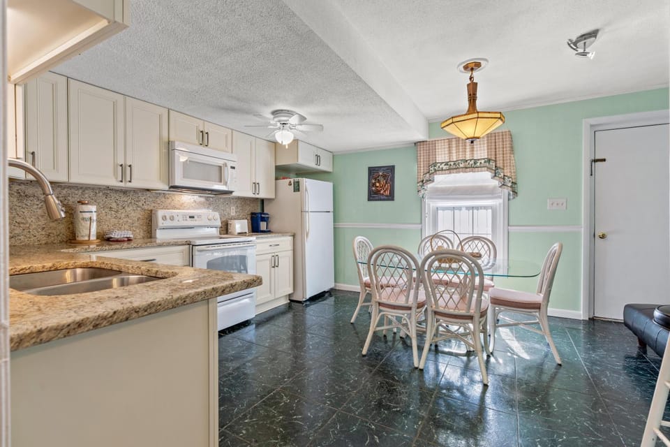 Madison Villas 16 - 3rd Row - Crescent Beach Section House in Atlantic Beach