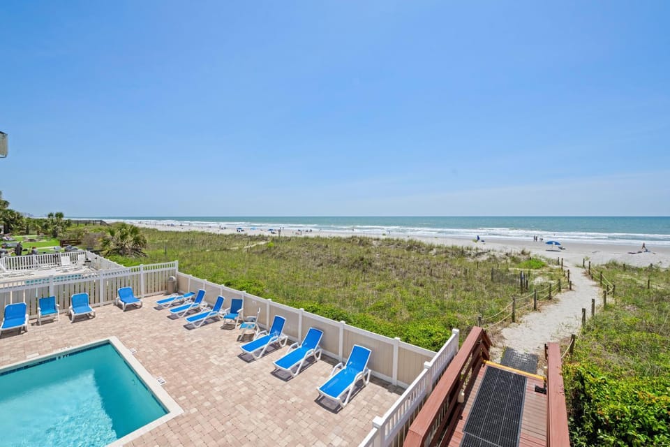 Spinnaker 101 - Oceanfront - Windy Hill Section House in North Myrtle Beach