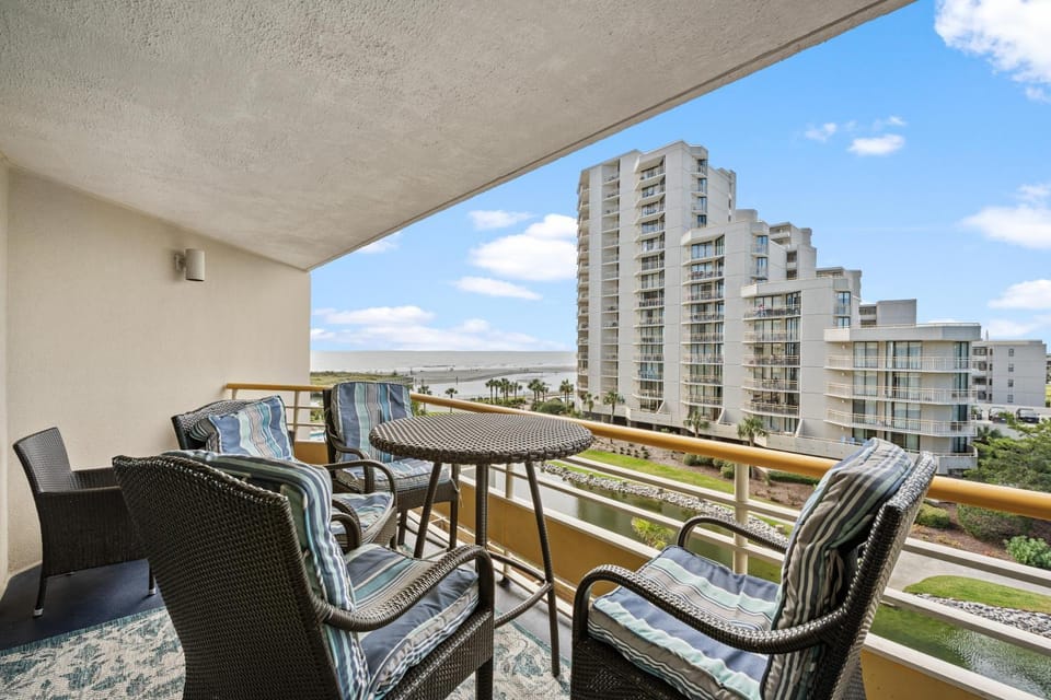 Ocean Creek Resort L4 -Oceanfront - Windy Hill House in Briarcliffe Acres