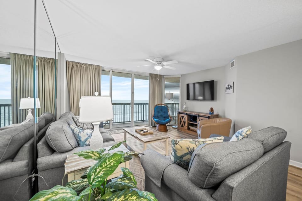 Ashworth 807 - Ocean Front-Ocean Drive Section House in North Myrtle Beach