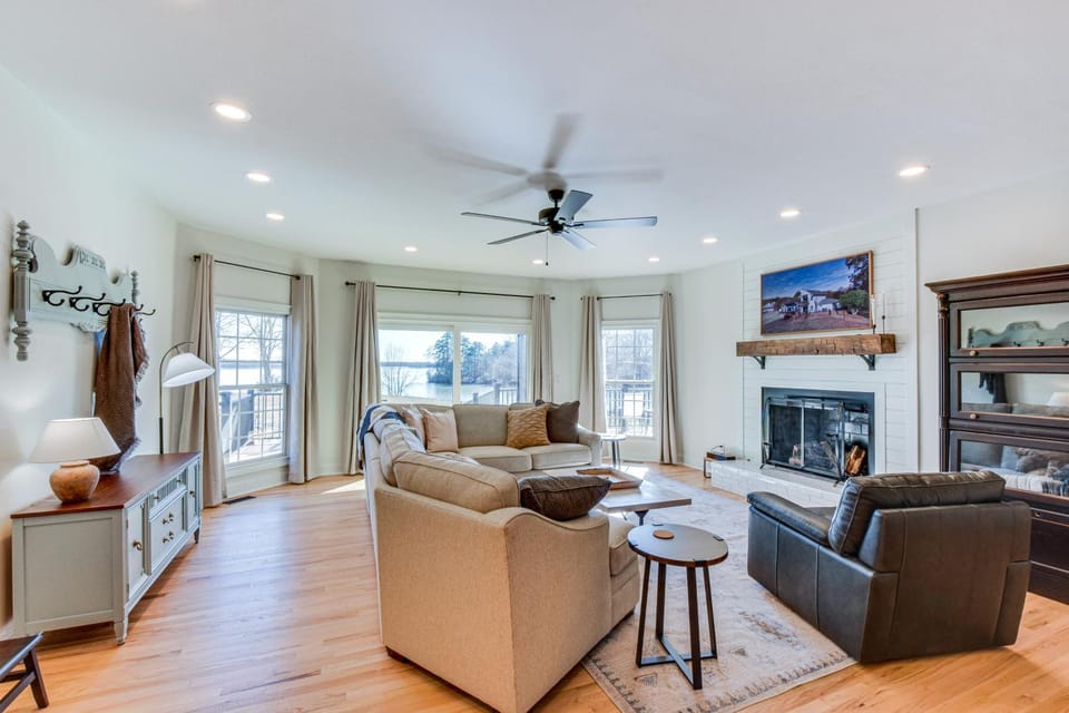 Lake Hartwell Home w/ Dock + Fire Pit! House in Lake Hartwell