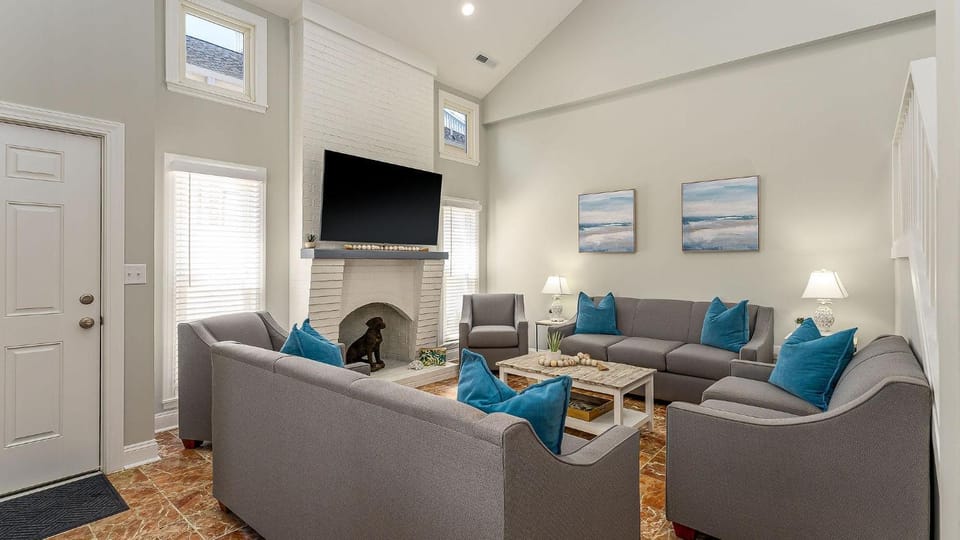 Bow Wow Bungalow - 3rd Row - Ocean Drive Section House in North Myrtle Beach