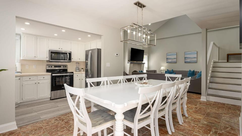 Bow Wow Bungalow - 3rd Row - Ocean Drive Section House in North Myrtle Beach