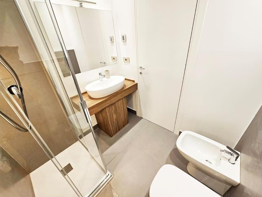 [Plaza Deluxe] Modern Center House - View Como Lake - Top Privacy Apartment in Como