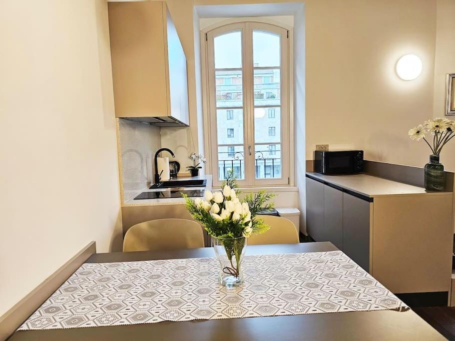 [Plaza Deluxe] Modern Center House - View Como Lake - Top Privacy Apartment in Como