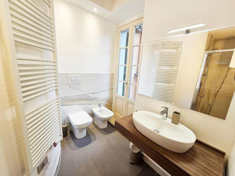 [Plaza Deluxe] Modern Center House - View Como Lake - Top Privacy Apartment in Como