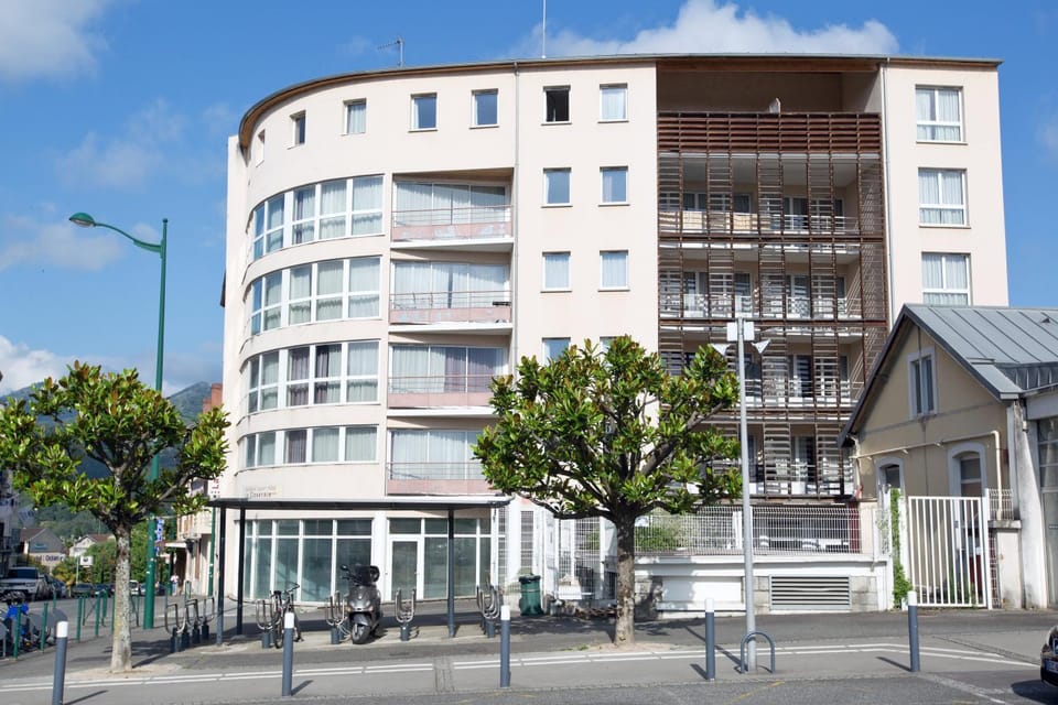 Property building, Neighbourhood, Street view