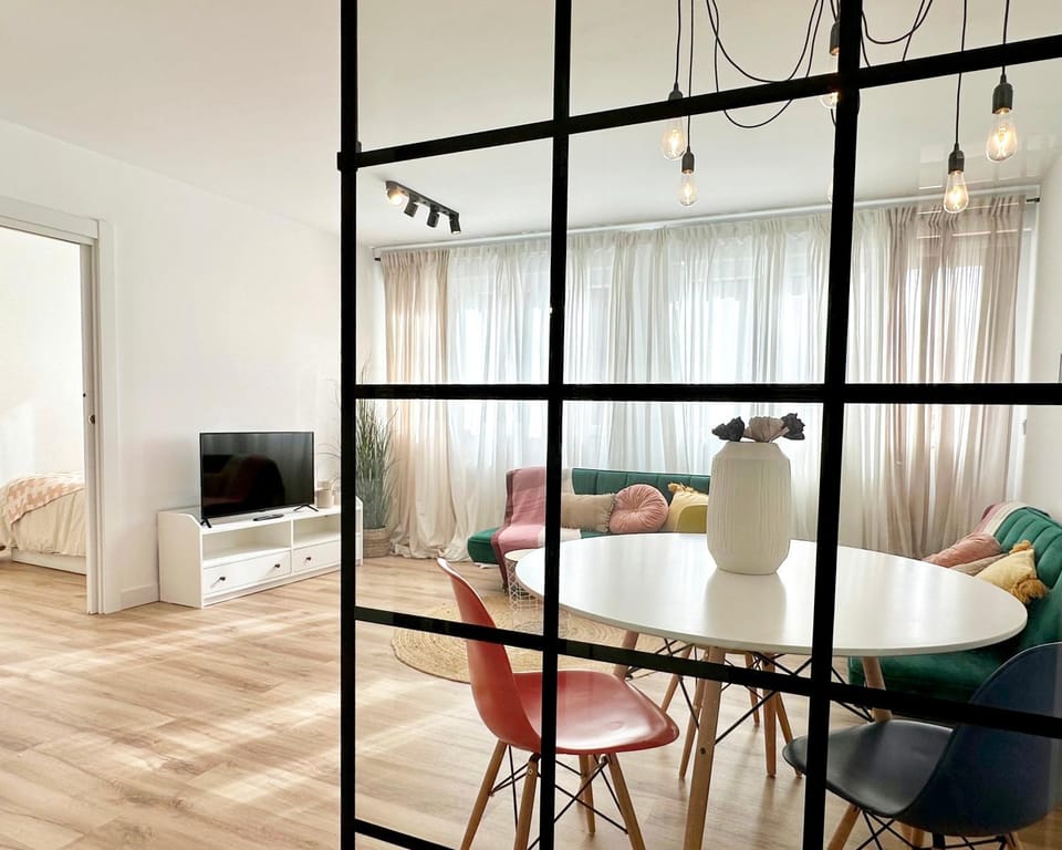 Communal lounge/ TV room, TV and multimedia, Living room, Photo of the whole room, Dining area