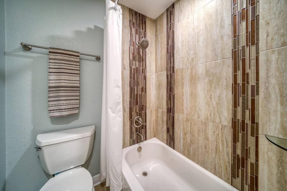 Shower, Toilet, Bathroom, Bath