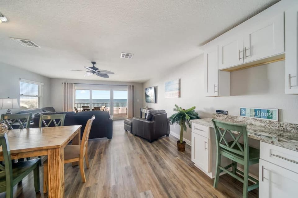 Four Shores Unit 1 Beach Condo Direct Gulf with Pool & Spa House in Indian Shores