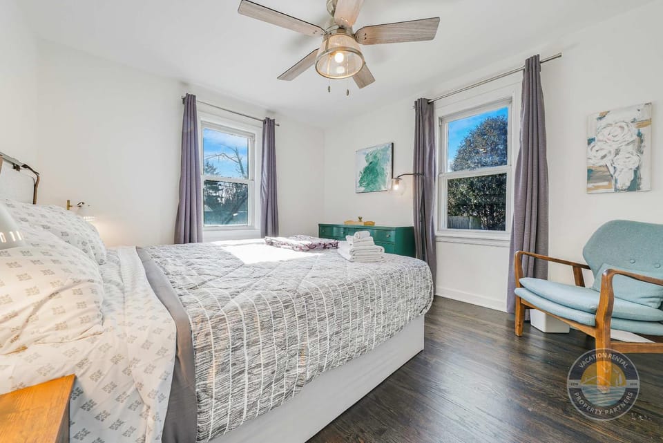 NEW Urban Comfort On Grant St House in Lake Geneva