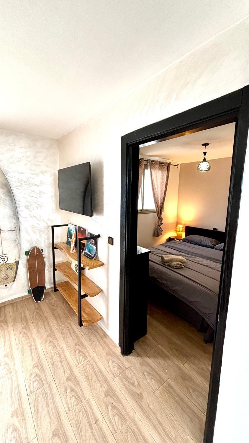 Bed, TV and multimedia, Bedroom