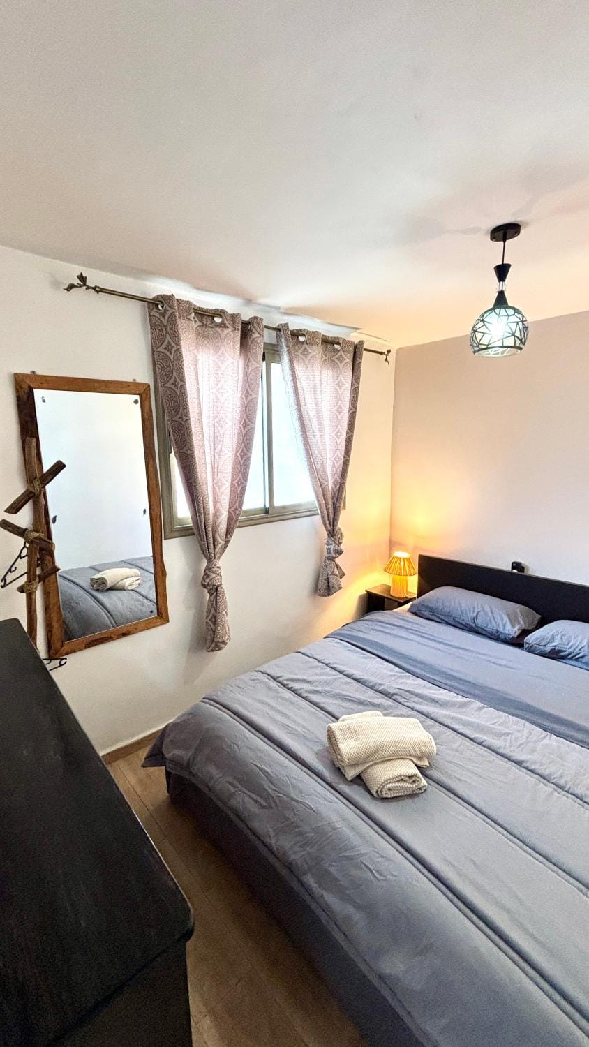 Bed, Photo of the whole room, Bedroom, towels