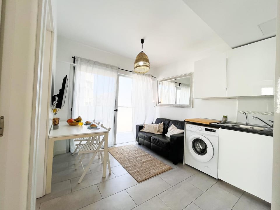 Kitchen or kitchenette, Dining area, pet friendly, washing machine