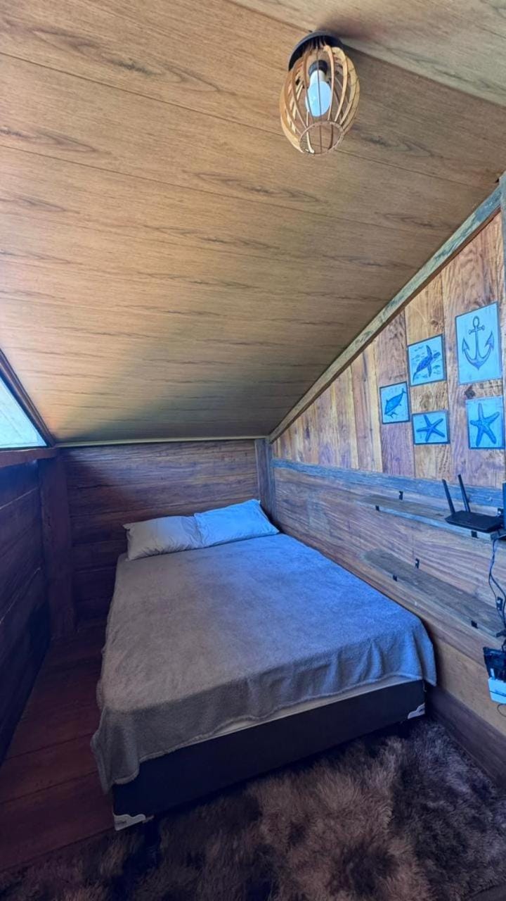 Chalé de Madeira, a 60m do mar em condomínio House in State of Bahia