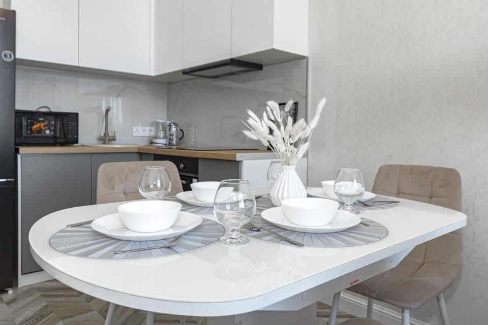 Kitchen or kitchenette, Dining area