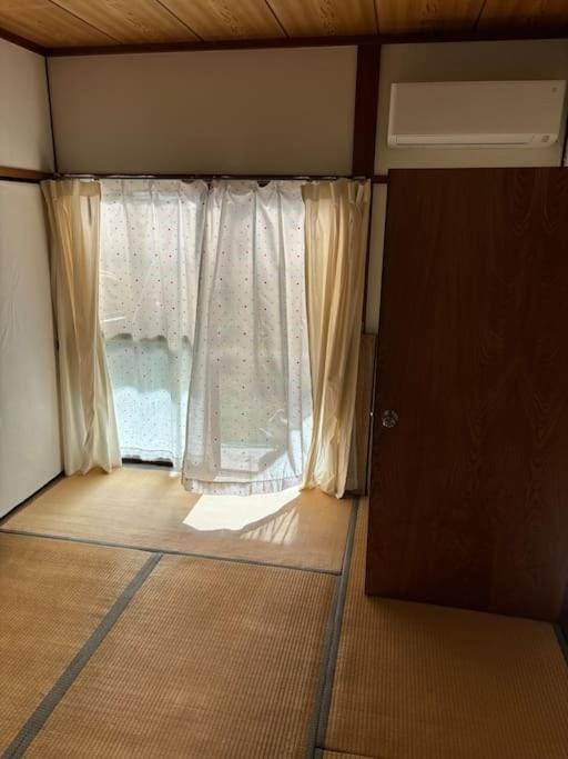 Photo of the whole room, Bedroom, air conditioner