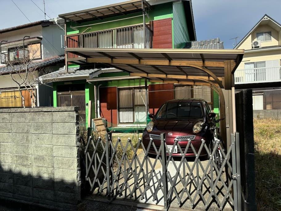 Property building, Day