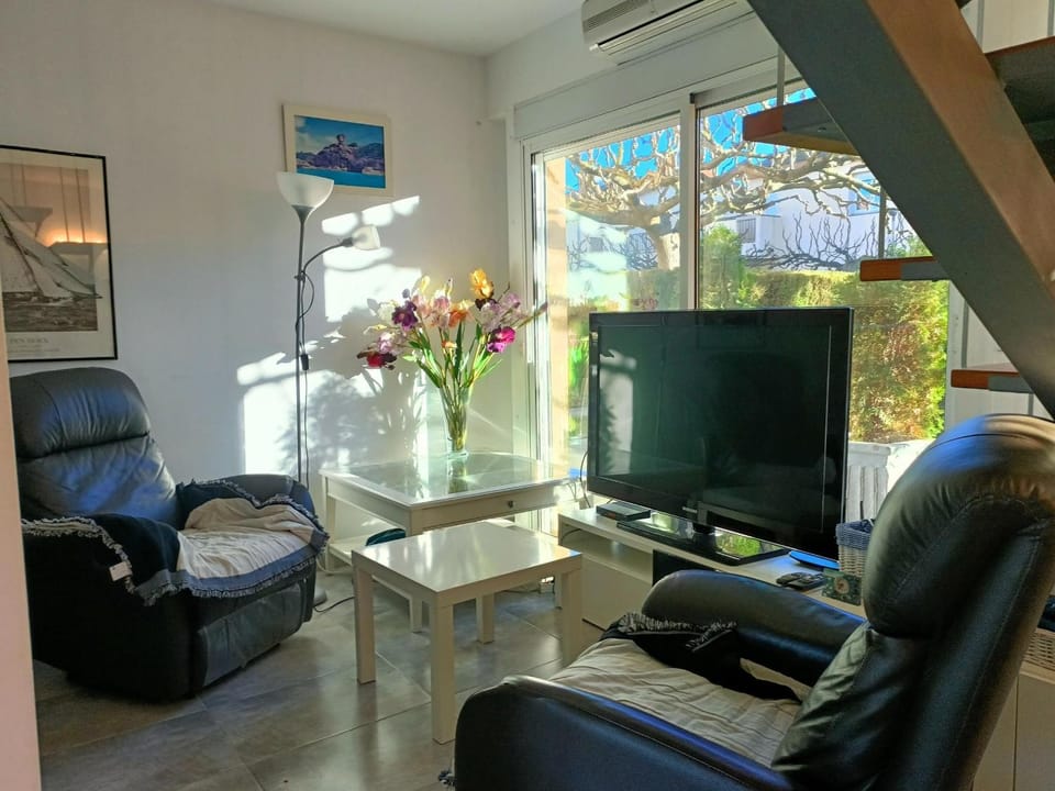 Casa espaciosa en Roses: ideal para senderismo, ciclismo, y deportes náuticos. ¡Relájate en plena naturaleza! - ES-258-127 Villa in Roses