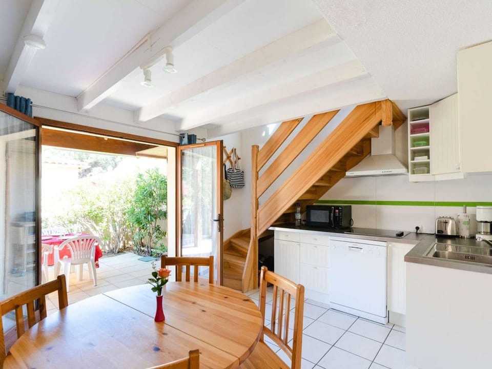 Pavillon 5 couchages avec piscine à Gruissan - FR-1-409-231 Villa in Gruissan