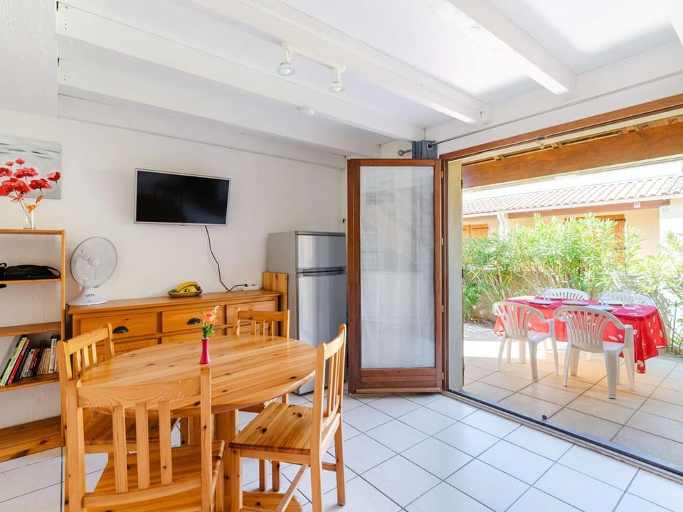 Pavillon 5 couchages avec piscine à Gruissan - FR-1-409-231 Villa in Gruissan