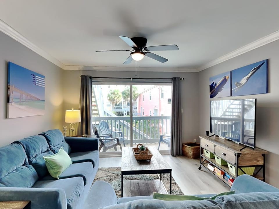 TV and multimedia, Balcony/Terrace, Living room, Seating area, furniture
