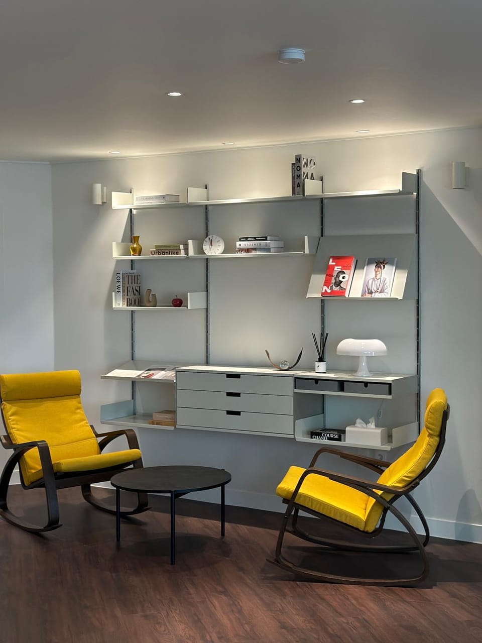 Living room, Seating area