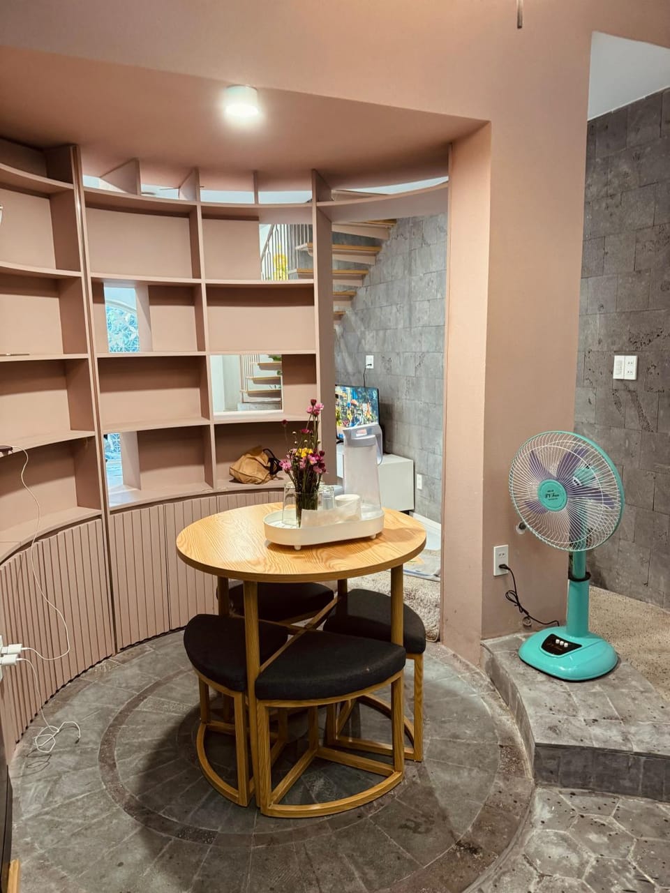 Kitchen or kitchenette, Seating area, Dining area