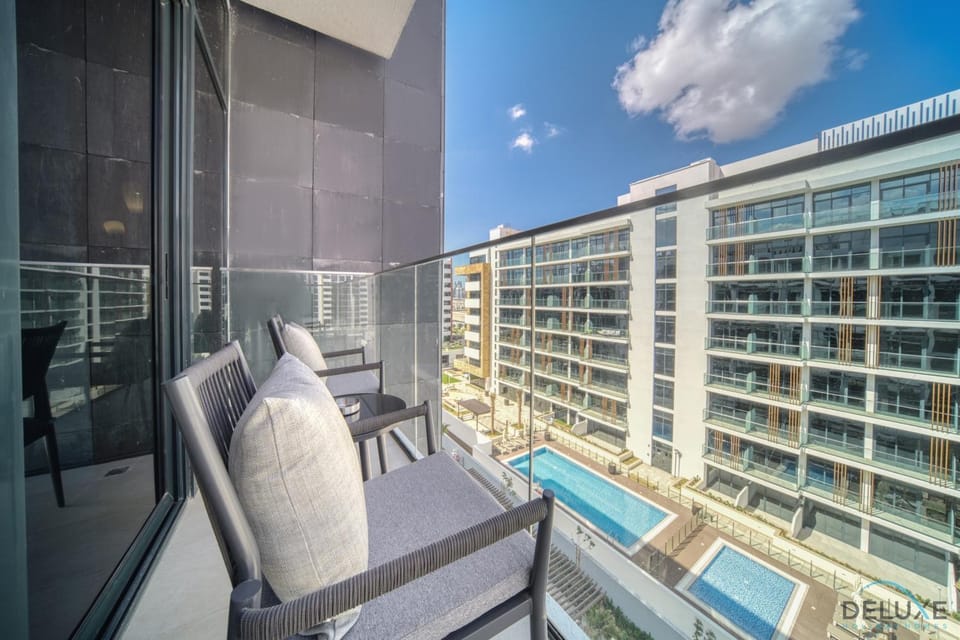 View (from property/room), Balcony/Terrace, Seating area, Pool view