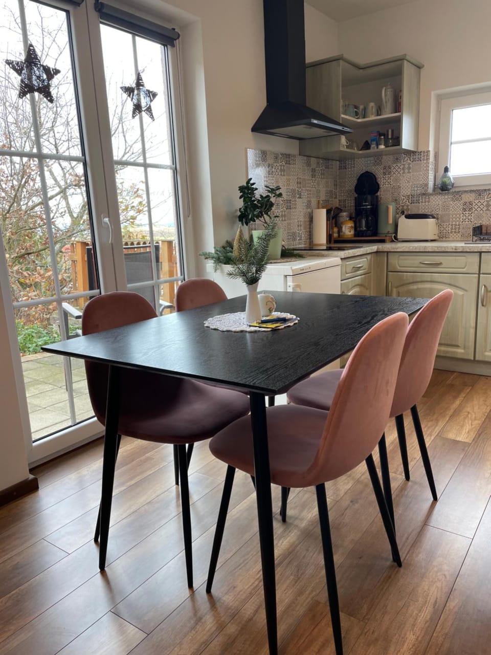 Balcony/Terrace, Kitchen or kitchenette, Living room, Dining area, stove