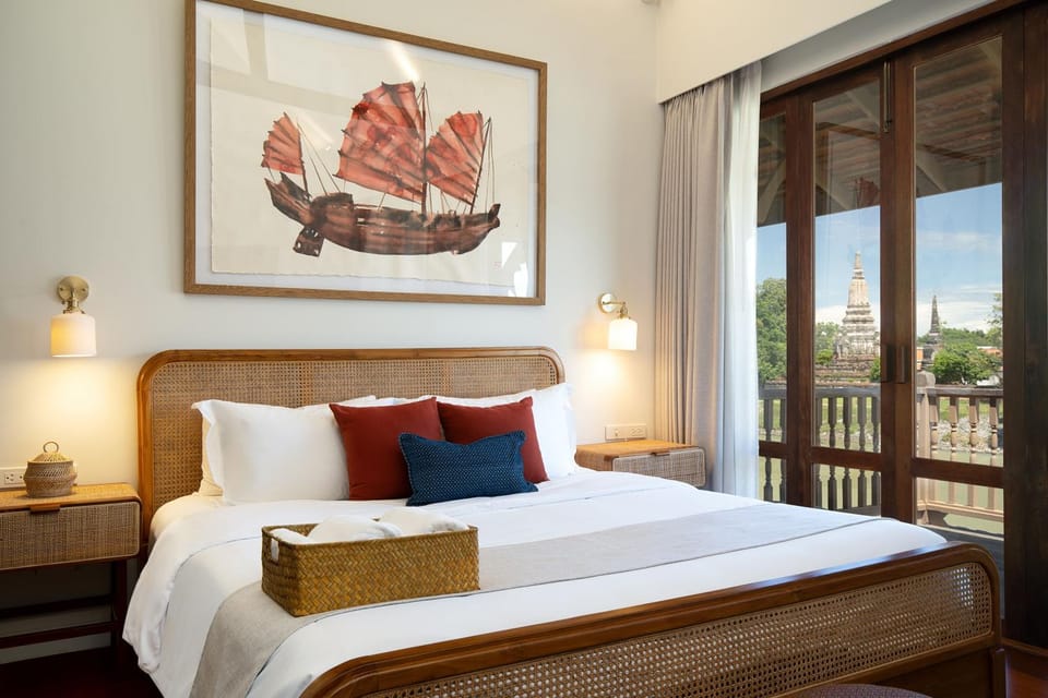Bed, View (from property/room), Balcony/Terrace, Bedroom, River view