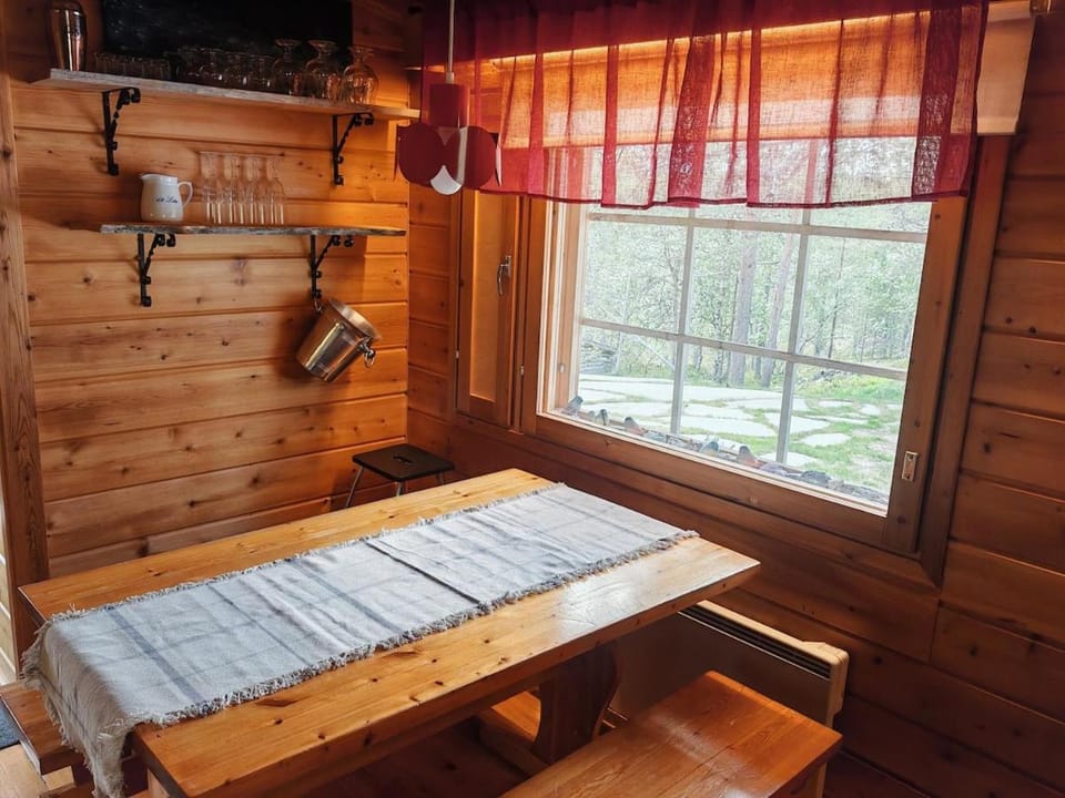 Photo of the whole room, Dining area