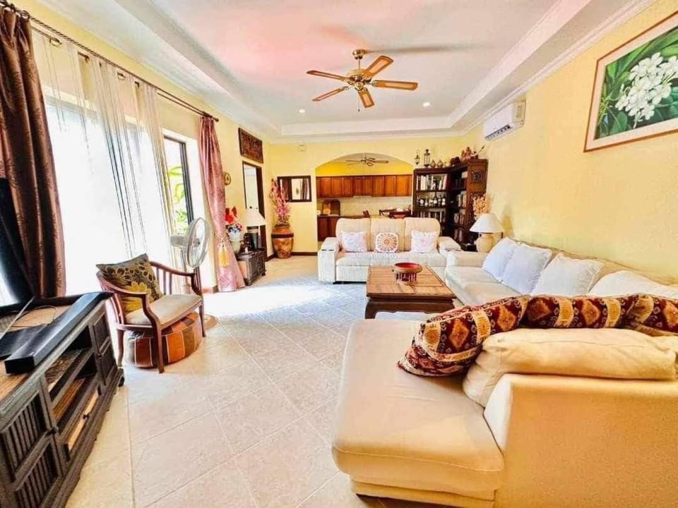 Luxury 3Bed Room Pool Villa Complex 5min to Beach & Walking Street Villa in Pattaya City