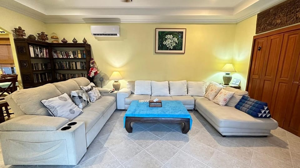Luxury 3Bed Room Pool Villa Complex 5min to Beach & Walking Street Villa in Pattaya City