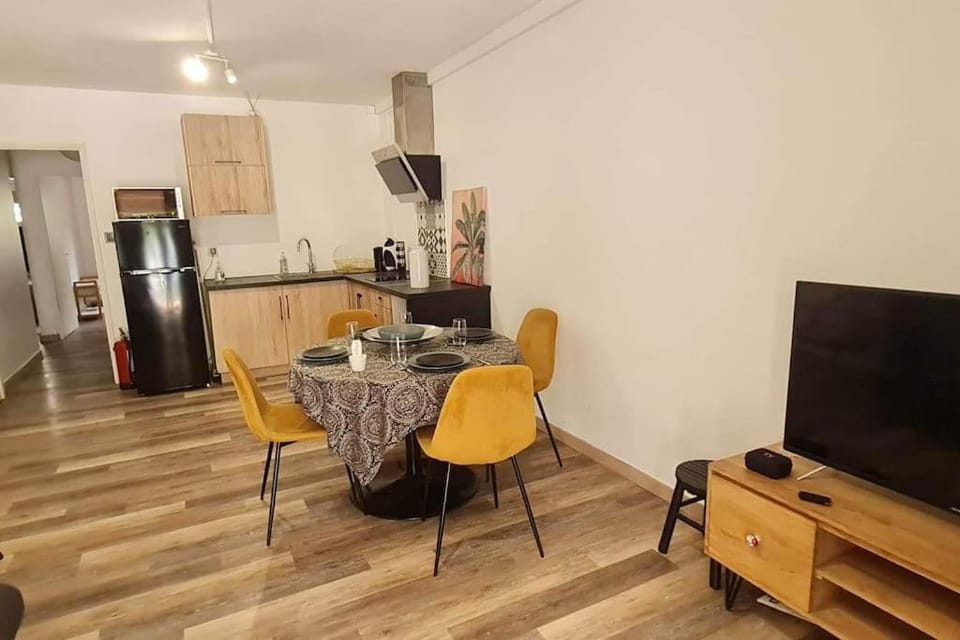 TV and multimedia, Kitchen or kitchenette, Dining area, minibar