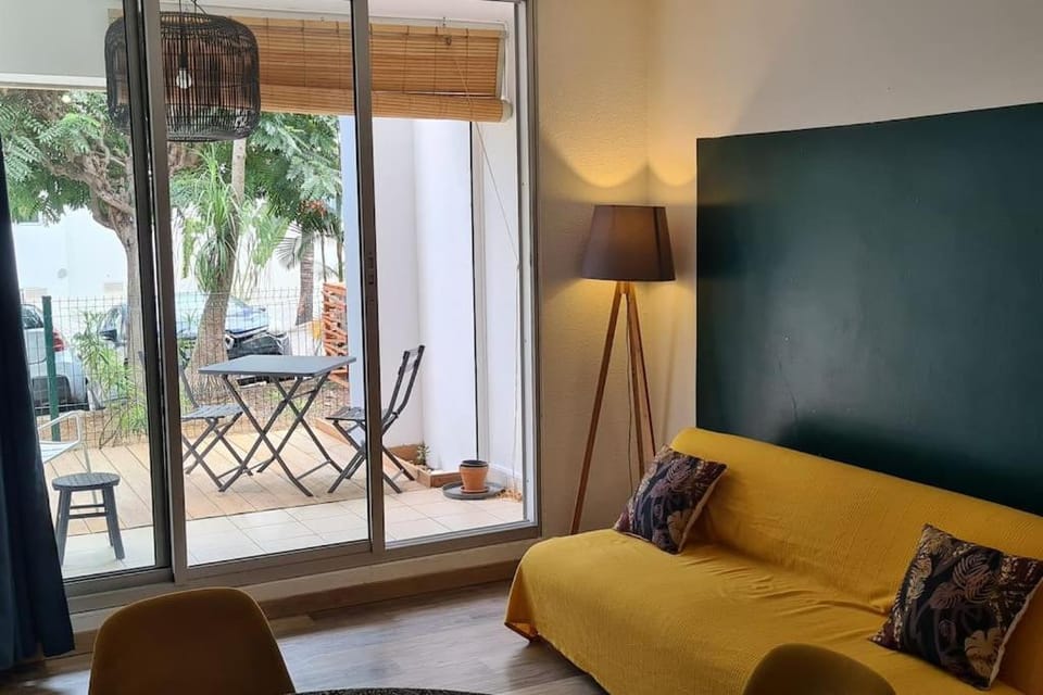 Patio, Living room